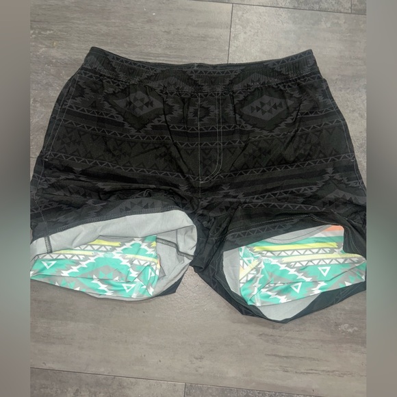 NEW Chubbies The Quests Training Shorts 7” Black Teal Geometric - Picture 7 of 8